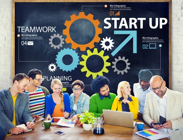 Uruchamianie nowych Biznes Plan strategii pracy zespołowej — Zdjęcie stockowe