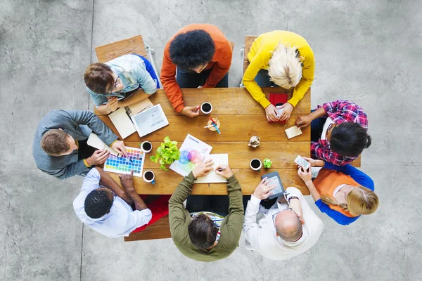 Concetto di discussione di brainstorming di squadra — Foto Stock