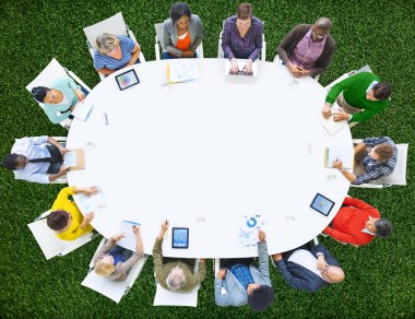 Bir grup insan kavramı beyin fırtınası toplantısı