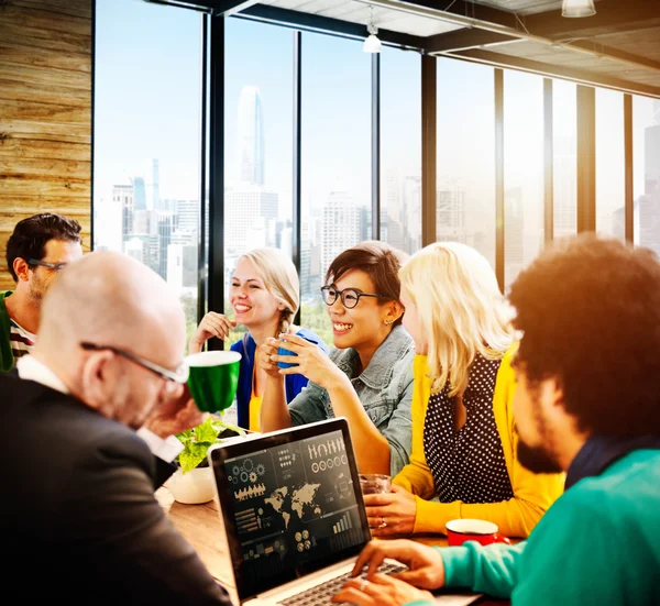 Concepto de pantalla de proyección de reunión de personas —  Fotos de Stock