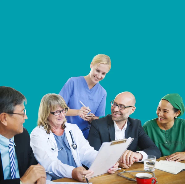 Doctores Discusión Reunión Concepto Sonriente — Foto de Stock