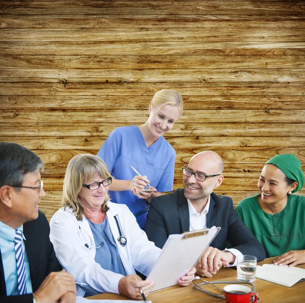 Doctores Discusión Reunión Concepto Sonriente —  Fotos de Stock