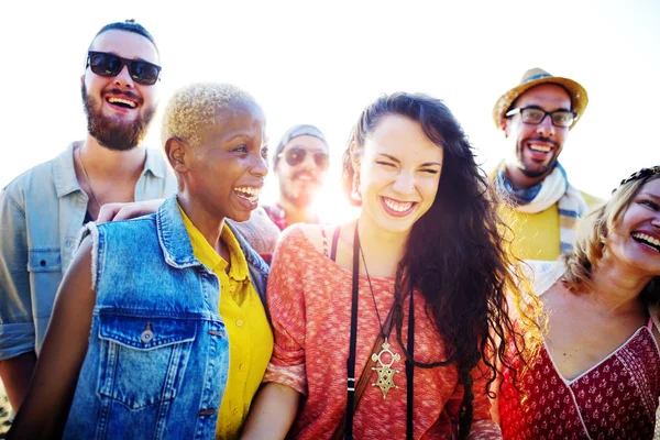 Happy friends having fun on the beach — Stock Photo, Image