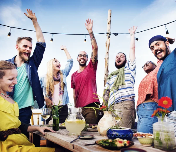 Cheerful friends hanging out on the beach party — Stock Photo, Image