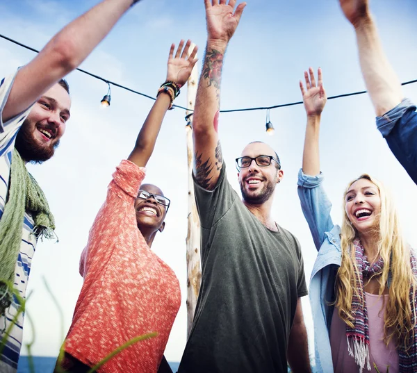 Cheerful friends hanging out on the beach party — Stock Photo, Image