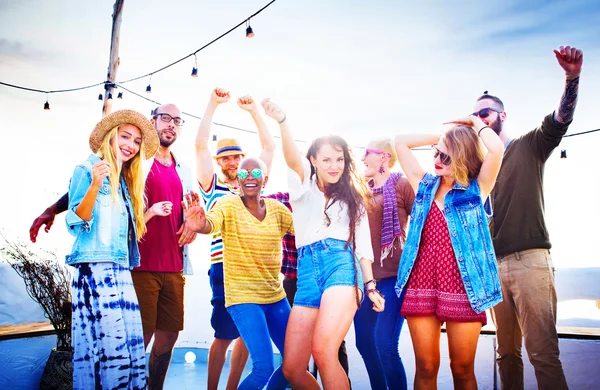 Adolescentes Amigos en Beach Party Concept — Foto de Stock