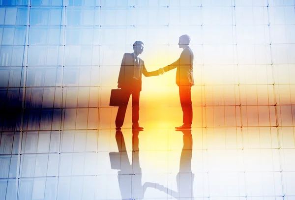 Geschäftsvereinbarung begrüßt Zusammenarbeit — Stockfoto