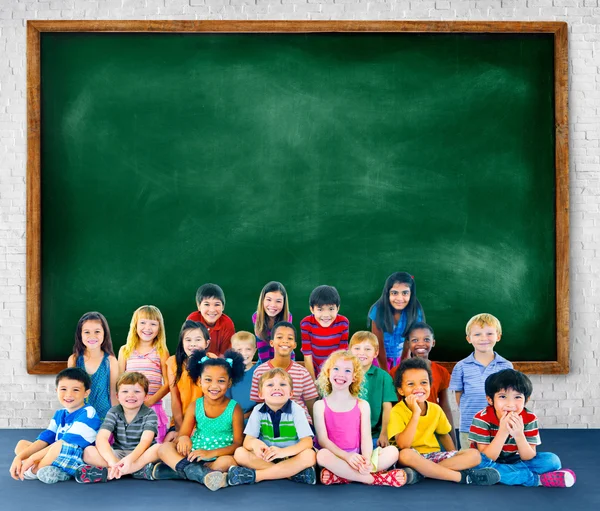 Gyermekkor barátság sokszínűség fogalma — Stock Fotó