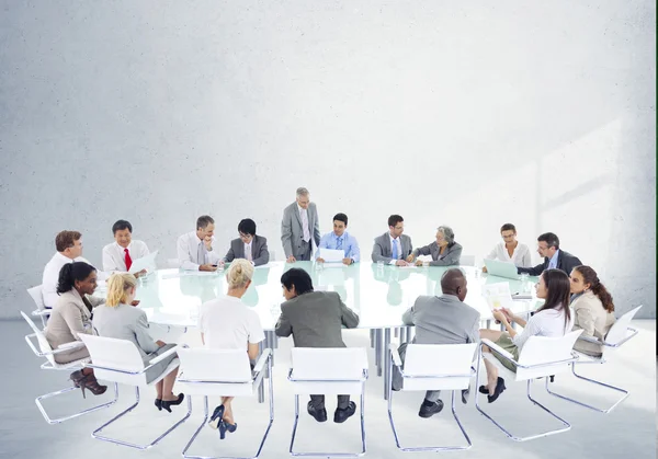 Встреча деловых людей Дискуссионная концепция — стоковое фото