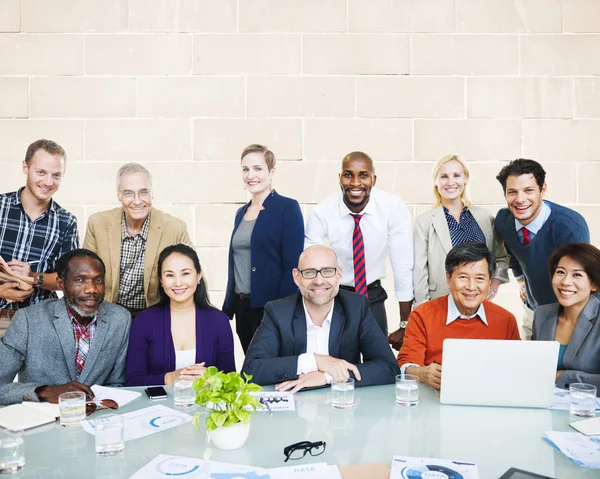 Geschäftsleute Teamzusammenschluss — Stockfoto