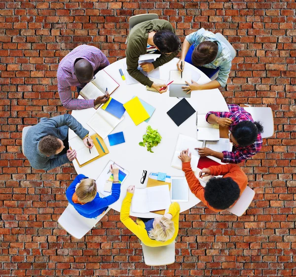 Grupo de personas que trabajan en equipo —  Fotos de Stock