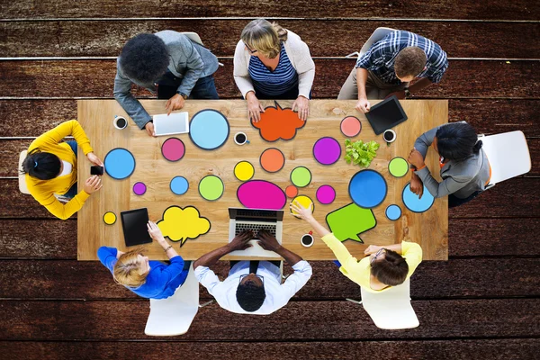 Groep mensen in de vergadering — Stockfoto