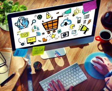 Online pazarlama kavramı çalışma dijital cihazlar işadamı