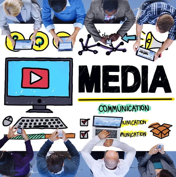 Медіа пристрої медіа комунікації мультимедійна концепція — стокове фото