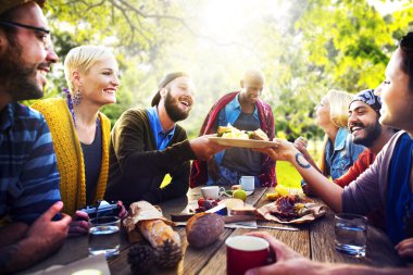 Arkadaşlar piknik yaşam tarzı kavramı