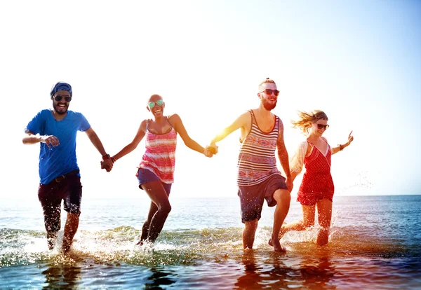 Concepto de vacaciones de verano de amistad — Foto de Stock