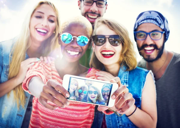 Conceito de selfie de férias de verão de amigos — Fotografia de Stock