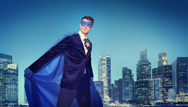 Мощный бизнес-супергерой — стоковое фото