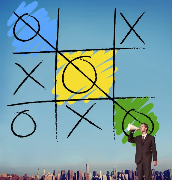 Hombre y Tic Tac Toe concepto de competencia — Foto de Stock