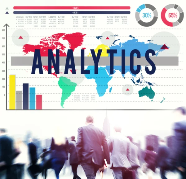 Geschäftsleute zu Fuß und Analytik-Konzept — Stockfoto