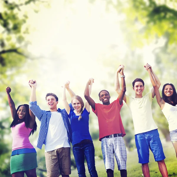 Estudiantes equipo vacaciones concepto — Foto de Stock