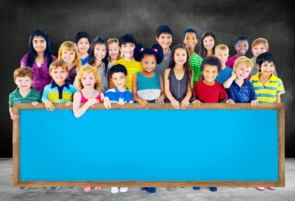 Adorables niños sonrientes — Foto de Stock