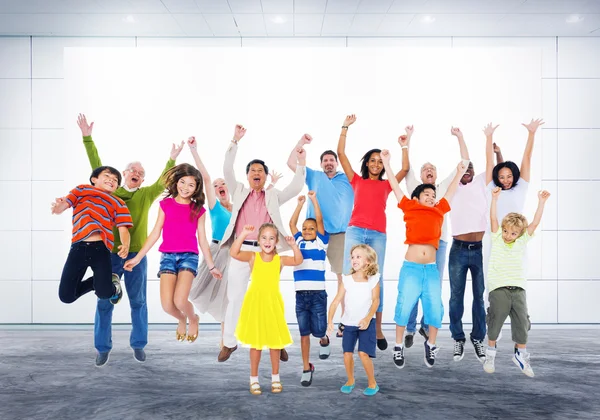 Diversiteit mensen permanent samen — Stockfoto