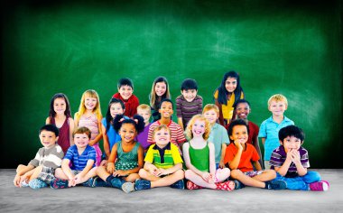 sevimli gülümseyen çocuklar