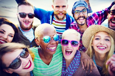 Yaz plaj partisi konsepti de arkadaşlar