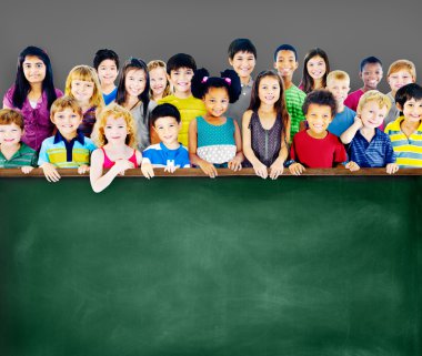 sevimli gülümseyen çocuklar