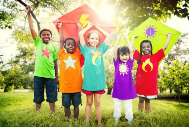 Çocuk oyun uçan uçurtma