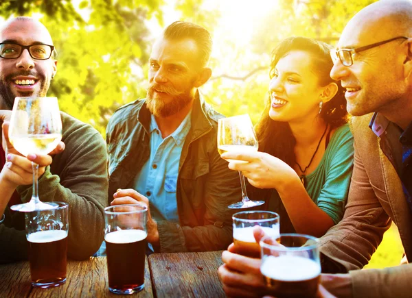 Friends hanging out at outdoors party — Stock Photo, Image