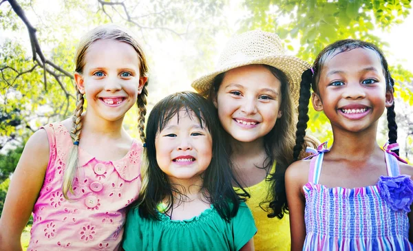 Kinderen vriendschap, geluk Concept — Stockfoto