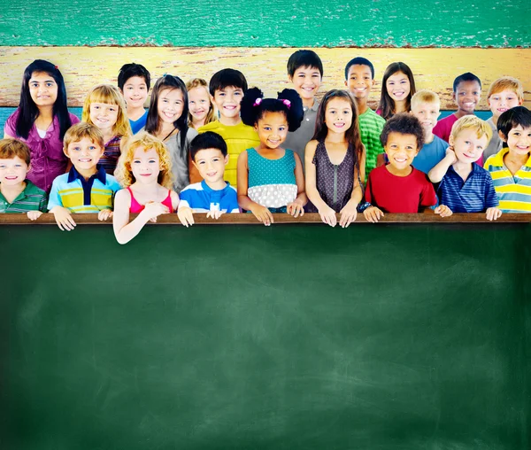 Schattige lachende kinderen — Stockfoto