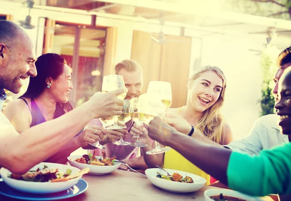 Lelkuje v přírodě Party přátel — Stock fotografie