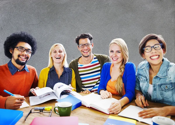 Trabalho em equipe Casual Brainstorming Learning Concept — Fotografia de Stock