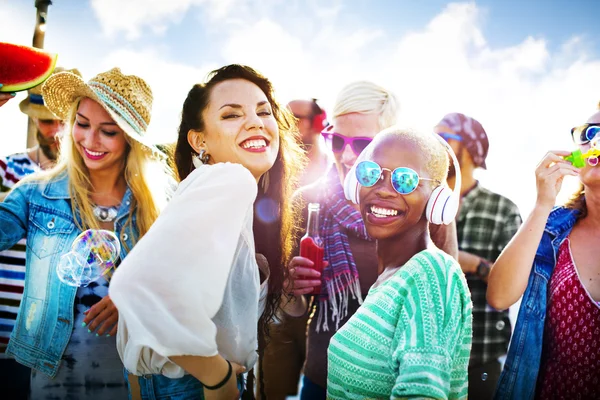 Amigos na Summer Beach Party Concept — Fotografia de Stock