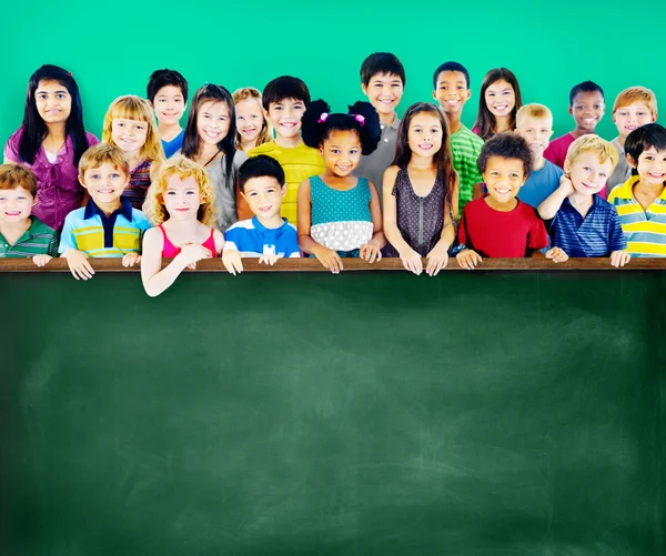 Adorabili bambini sorridenti — Foto Stock