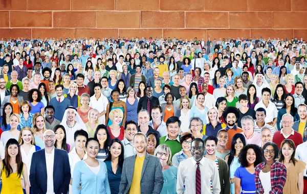 Große Gruppe von Diversity-Menschen — Stockfoto