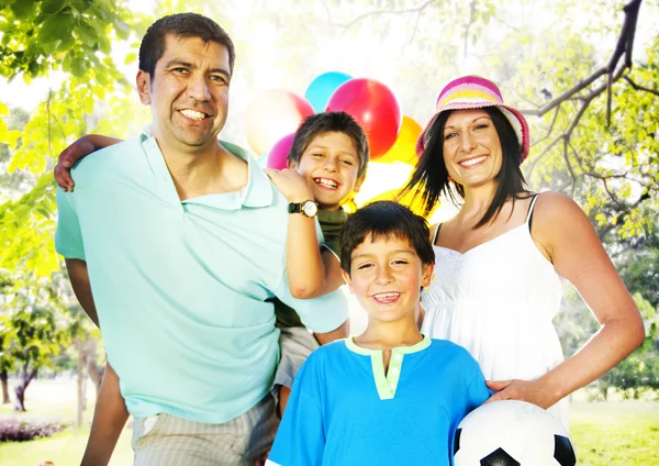 Felicidad vacaciones en familia — Foto de Stock