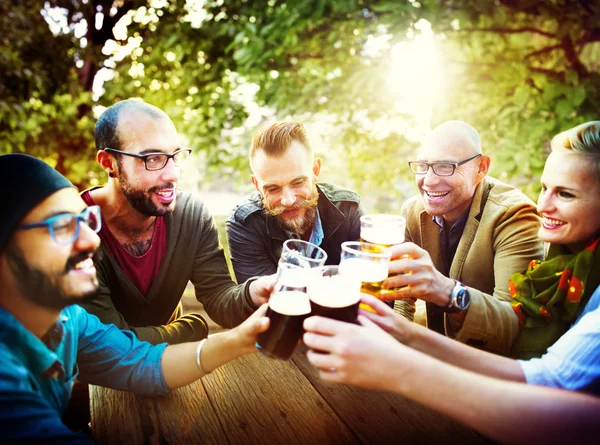 Friends hanging out at outdoors party — Stock Photo, Image