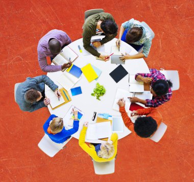 farklı insanların bir takım içinde çalışma grubu