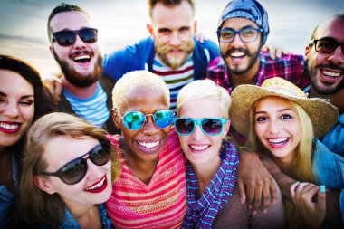 Yaz plaj partisi konsepti de arkadaşlar