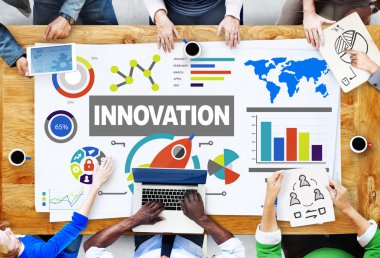 İnsanlar toplantı yaratıcılık yenilik kavramı