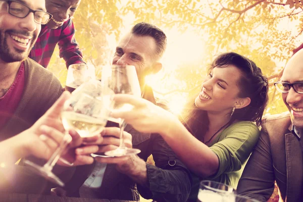 Friends hanging out at outdoors party — Stock Photo, Image