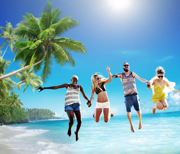 Happy friends jumping on the beach — Stock Photo, Image