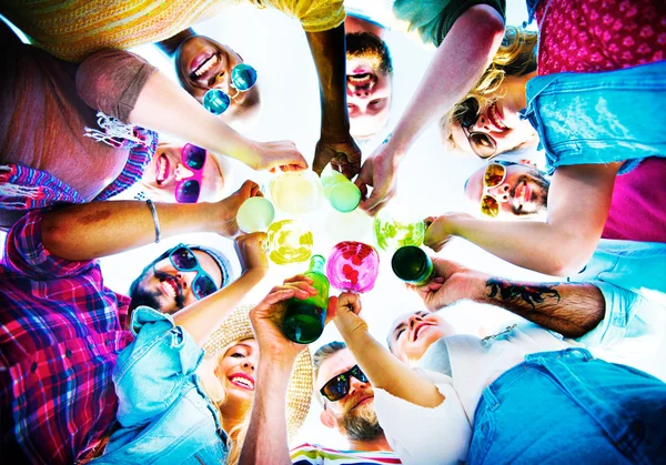 Stranden jubel fest vänskap sommar kul koncept — Stockfoto
