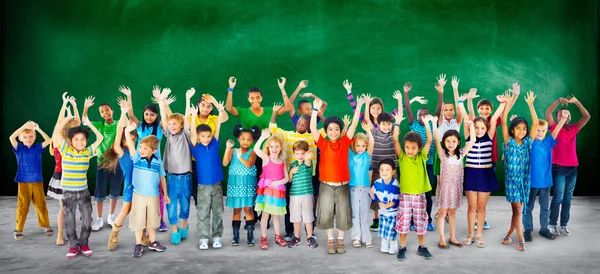 Adorables enfants souriants — Photo