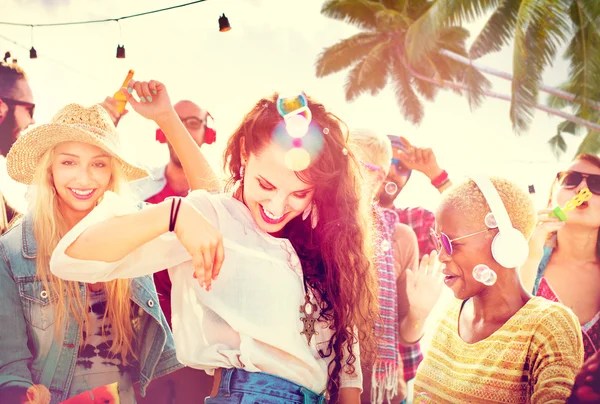 Vrienden bij Summer Beach Party Concept — Stockfoto