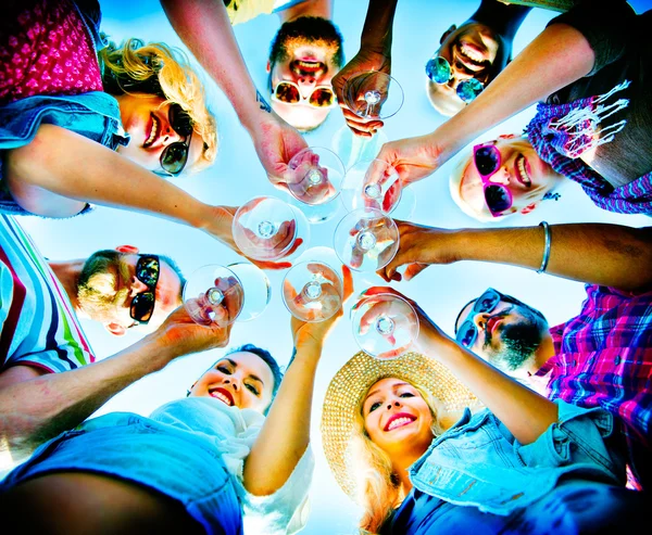 Beach kutlama dostluk yaz eğlence kavramı alkış